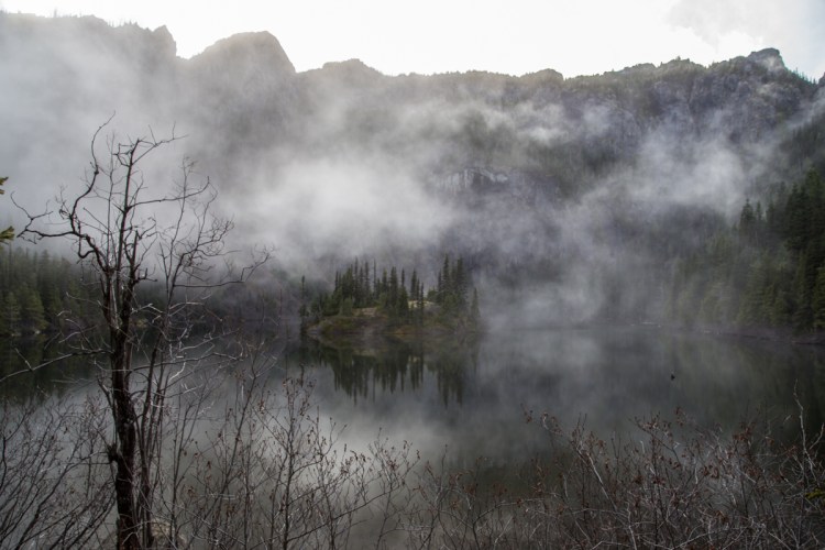 lake-angeles-in-fall
